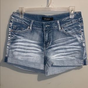 NWOT Wax Jeans light wash shorts